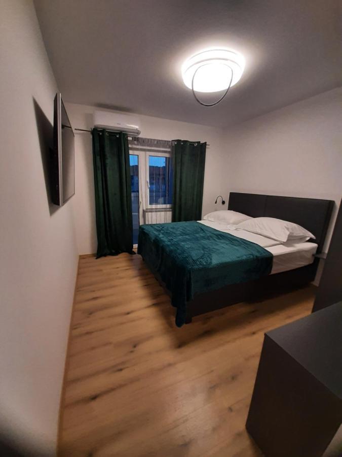 Apartment Mate